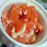 トマトと新玉ねぎのシンプルサラダ